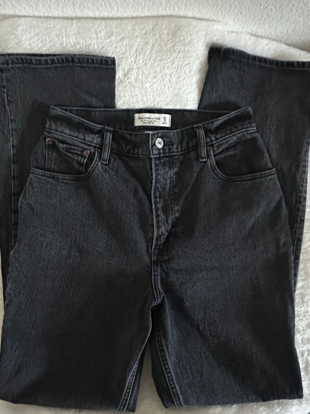 Abercrombie & Fitch - The 70s Vintage Flare Ultra High Rise - Black - Size 28/6